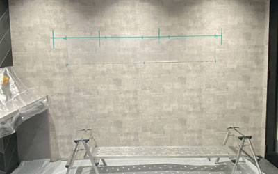 アクリル切文字の取付風景2｜関東ダイイチ