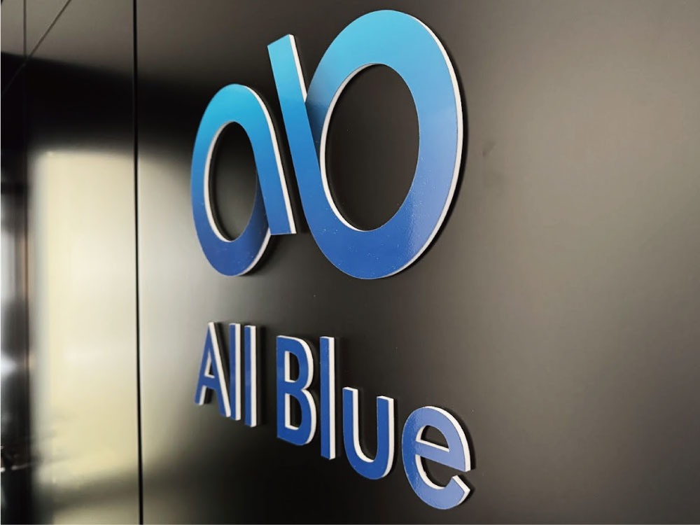 アクリル切り文字｜表面に出力シート貼