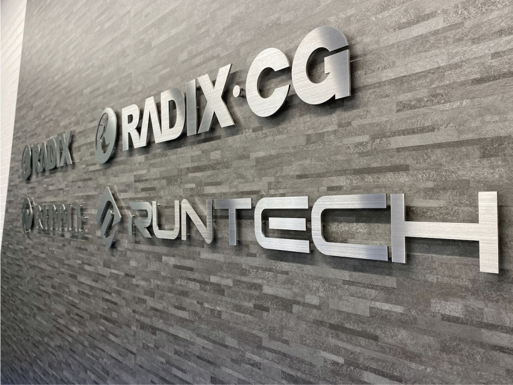 ステンレス切り文字｜ヘアライン仕上げ