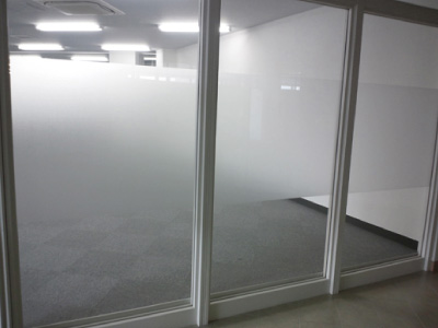 ウインドウサイン｜擦りガラス調