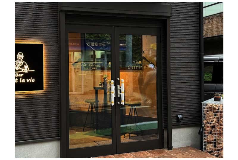 ゴールドのカッティングシートを利用したBARのドアサイン